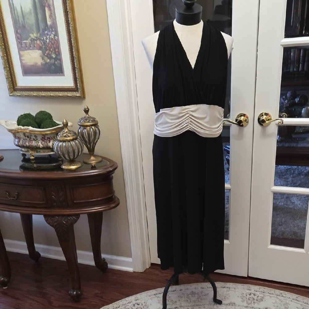 Evan Picone Black Cream Sleeveless Dress Ruched Waistline Pull On Stretch 18 EUC